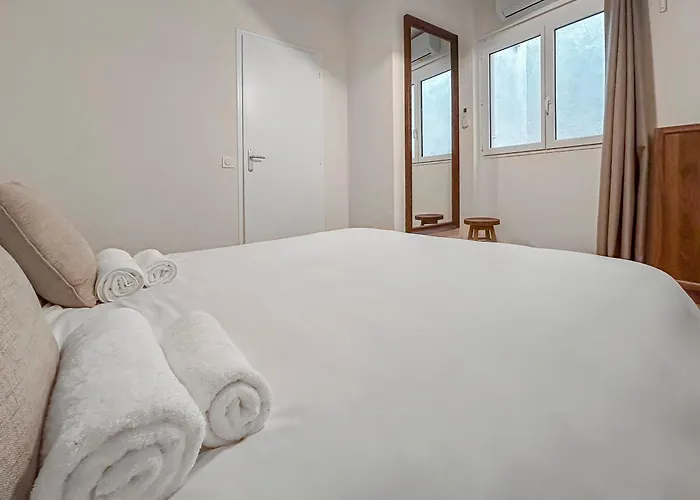Maison 10 Min De Beziers, 30 Min De La Et Sa Terrasse Panoramique Apartment *