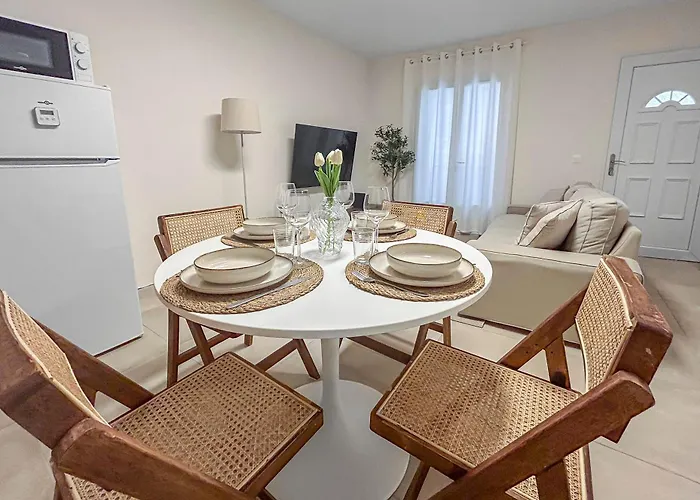 Maison 10 Min De Beziers, 30 Min De La Et Sa Terrasse Panoramique Apartment *